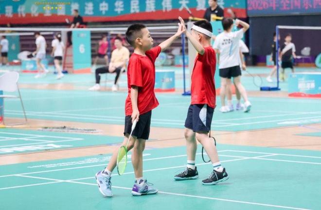 北京奥体中心迎来全国青少年羽球赛，近800名小将端午开拍